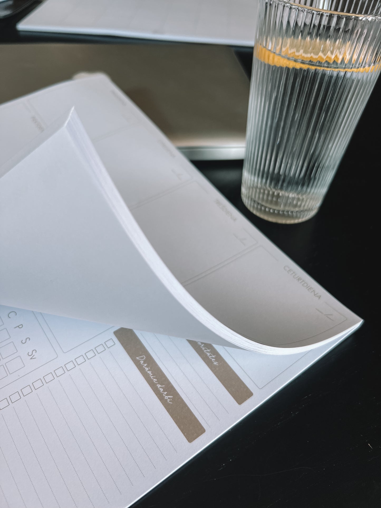 Undated Weekly planner pad - A4, 52 pages